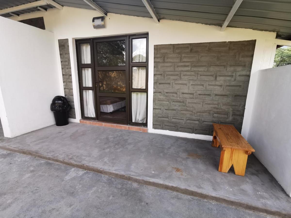 Happy Forest B&B Katima Mulilo Bagian luar foto