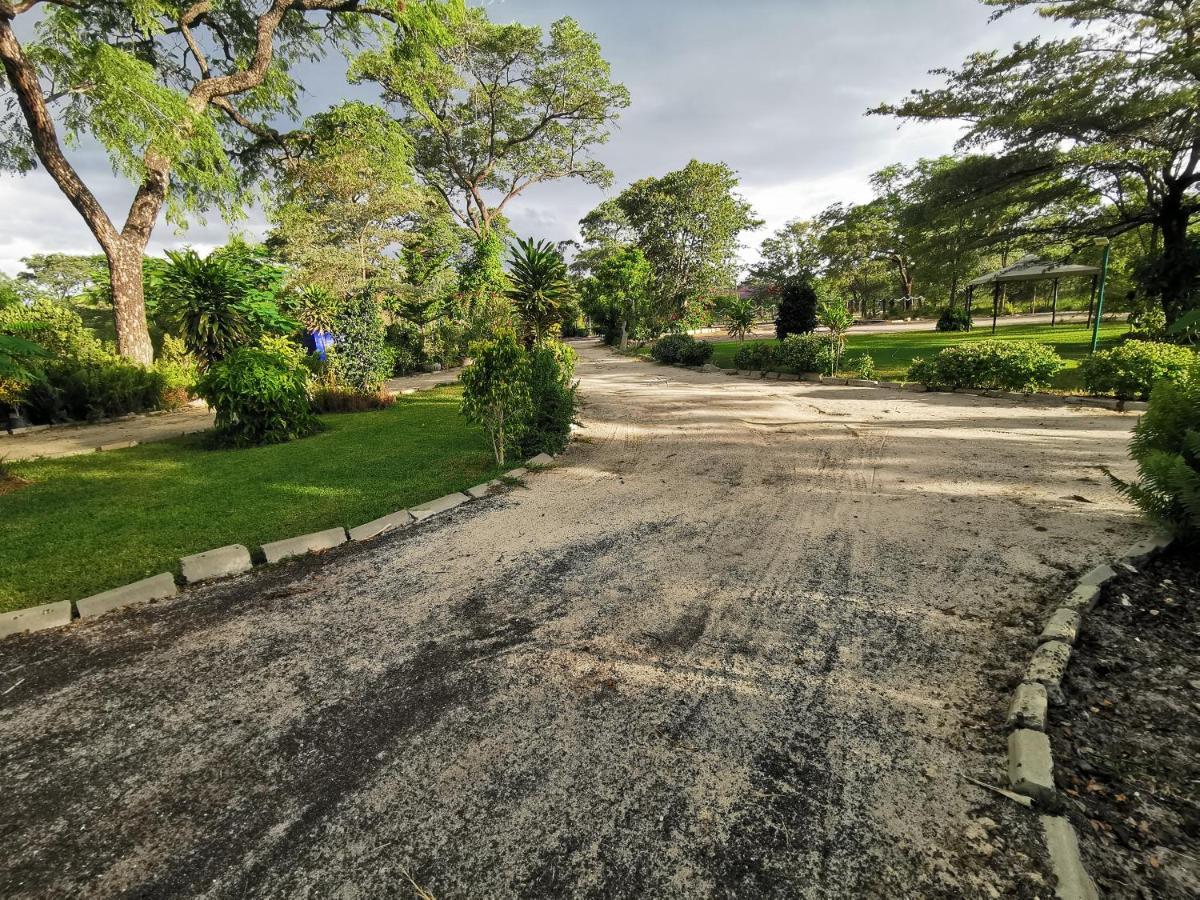 Happy Forest B&B Katima Mulilo Bagian luar foto