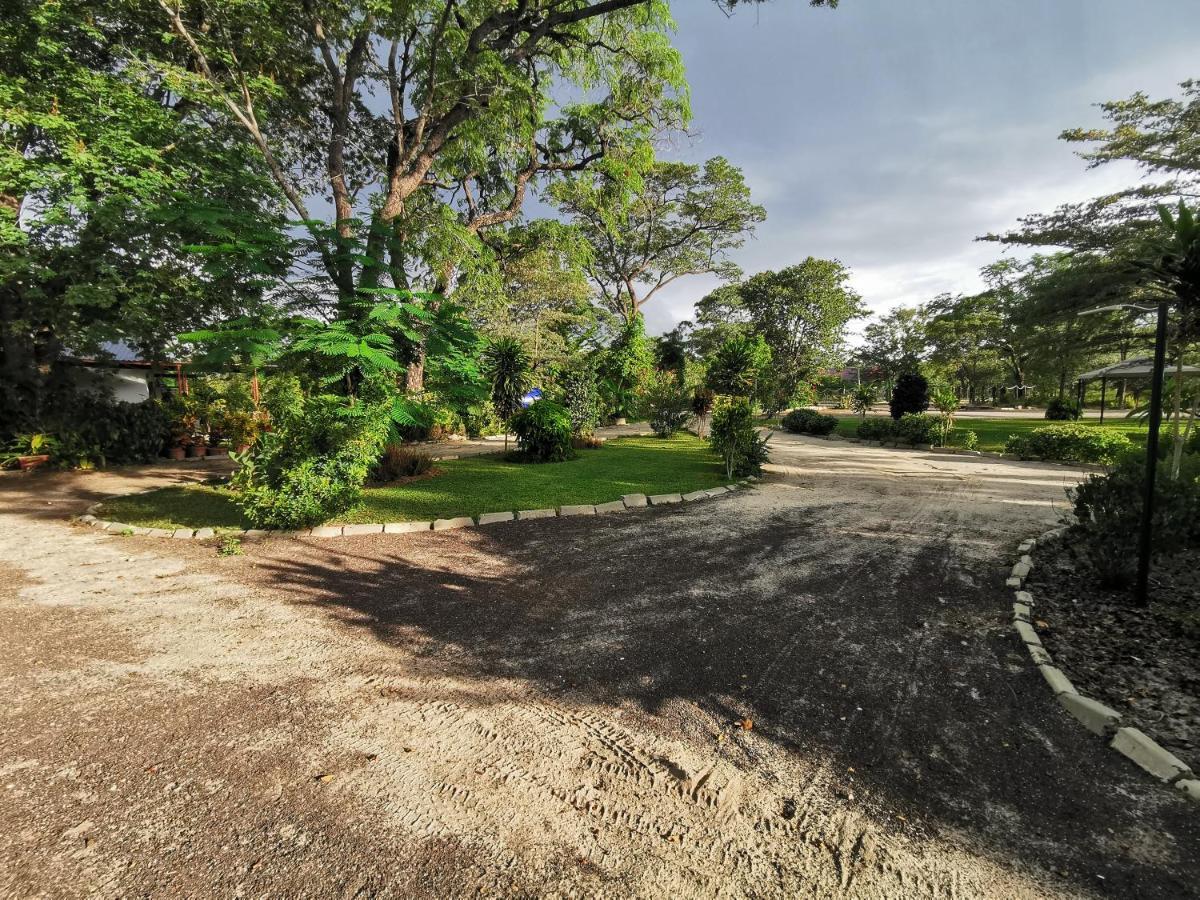Happy Forest B&B Katima Mulilo Bagian luar foto